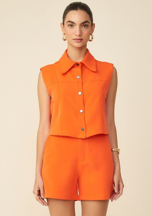 Camisa Maria.Valentina Cavada Detalhe Botão Laranja