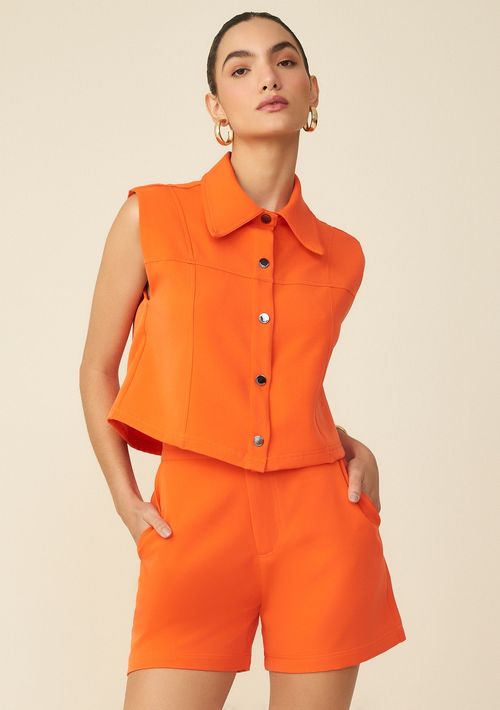 Camisa Maria.Valentina Cavada Detalhe Botão Laranja