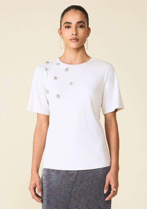 T-Shirt Maria.Valentina Decote Redondo Bordada Manual Cru