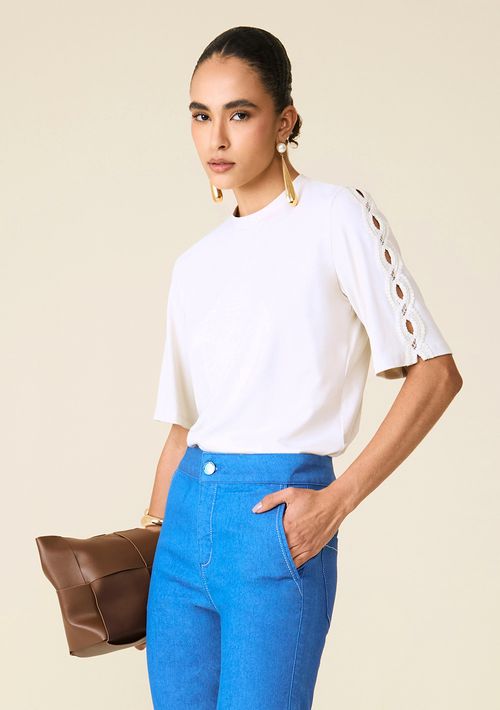 Blusa Maria.Valentina Decote Redondo Manga Curta Detalhe Renda Cru