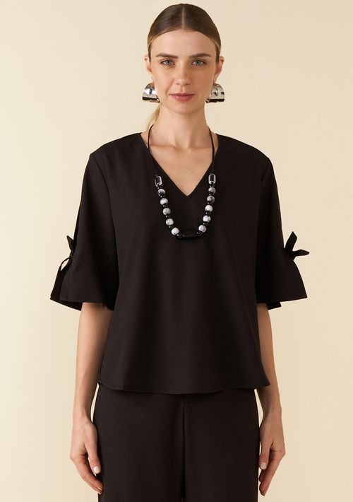 Blusa Maria.Valentina Decote V Manga 3/4 Com Colar Preto