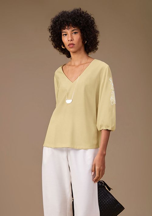 Blusa Maria.Valentina Solta Decote V Manga 7 Oitavos Padrão Bege