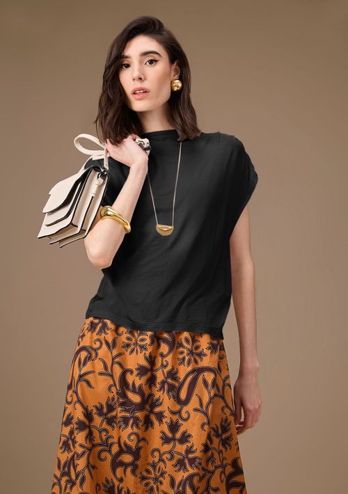 Blusa Maria.Valentina Solta Decote Canoa Manga Curta Padrão Preto