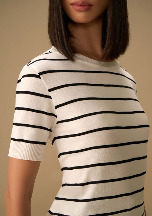 Blusa Maria.Valentina Ajustada Decote Careca Manga Curta Padrão Off White