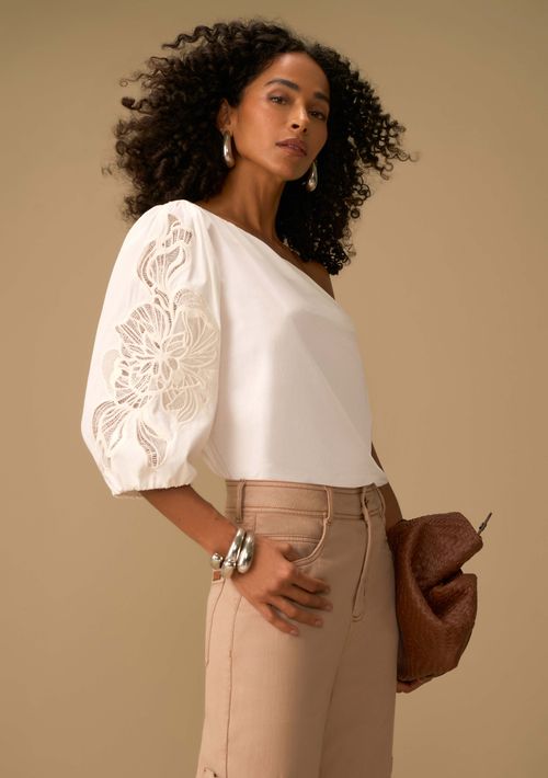 Blusa Maria.Valentina Solta Um Ombro Só Manga 3 Quartos Padrão Off White
