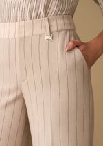 12000109344998695-2-